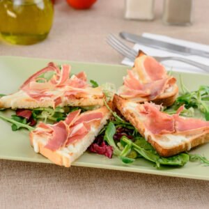 Restaurant The Bridge - Bruschete cu Mozzarella și Prosciutto Crudo