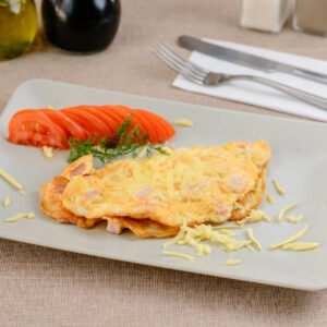 Restaurant The Bridge - Omletă cu Șuncă și Cașcaval