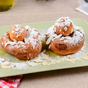 Restaurant The Bridge - Papanași cu Miere și Fulgi de Migdale