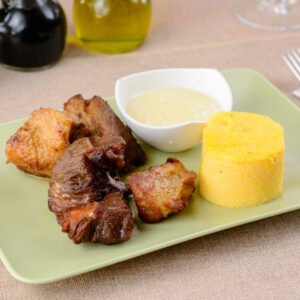 Restaurant The Bridge - Pomana Porcului cu Mămăliguță și Mujdei