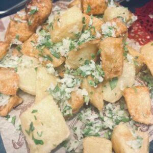 Restaurant The Bridge - Cartofi Prăjiți cu Usturoi și Parmezan